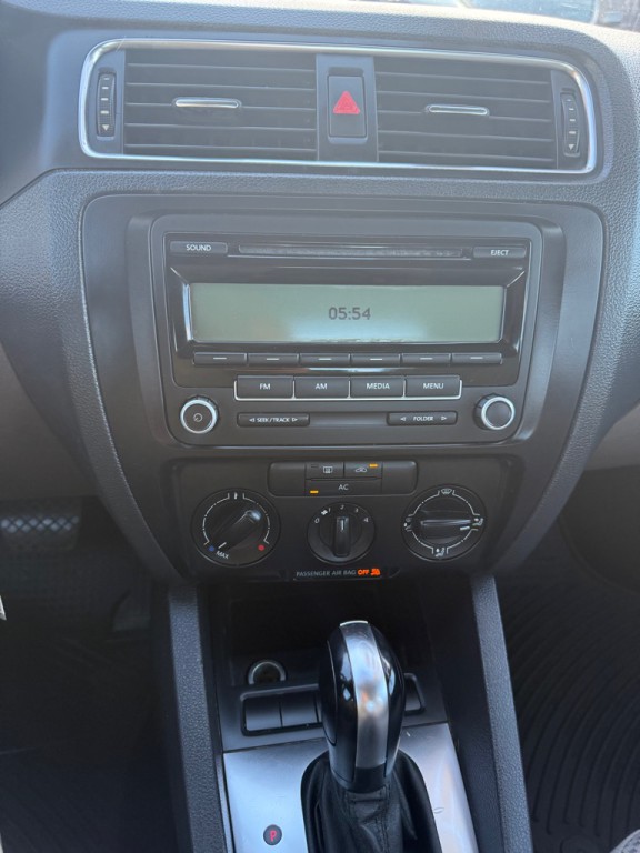 2011 Volkswagen Jetta Image 8