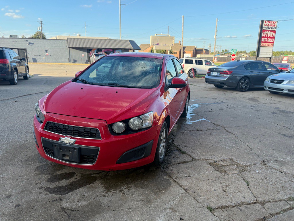 2014 Chevrolet Sonic Image 2