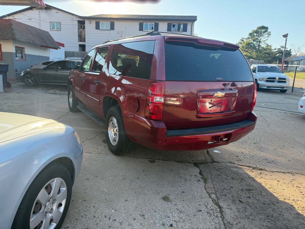 2008 Chevrolet Suburban Image 3