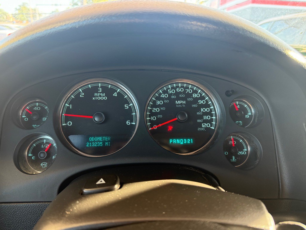 2008 Chevrolet Suburban Image 10