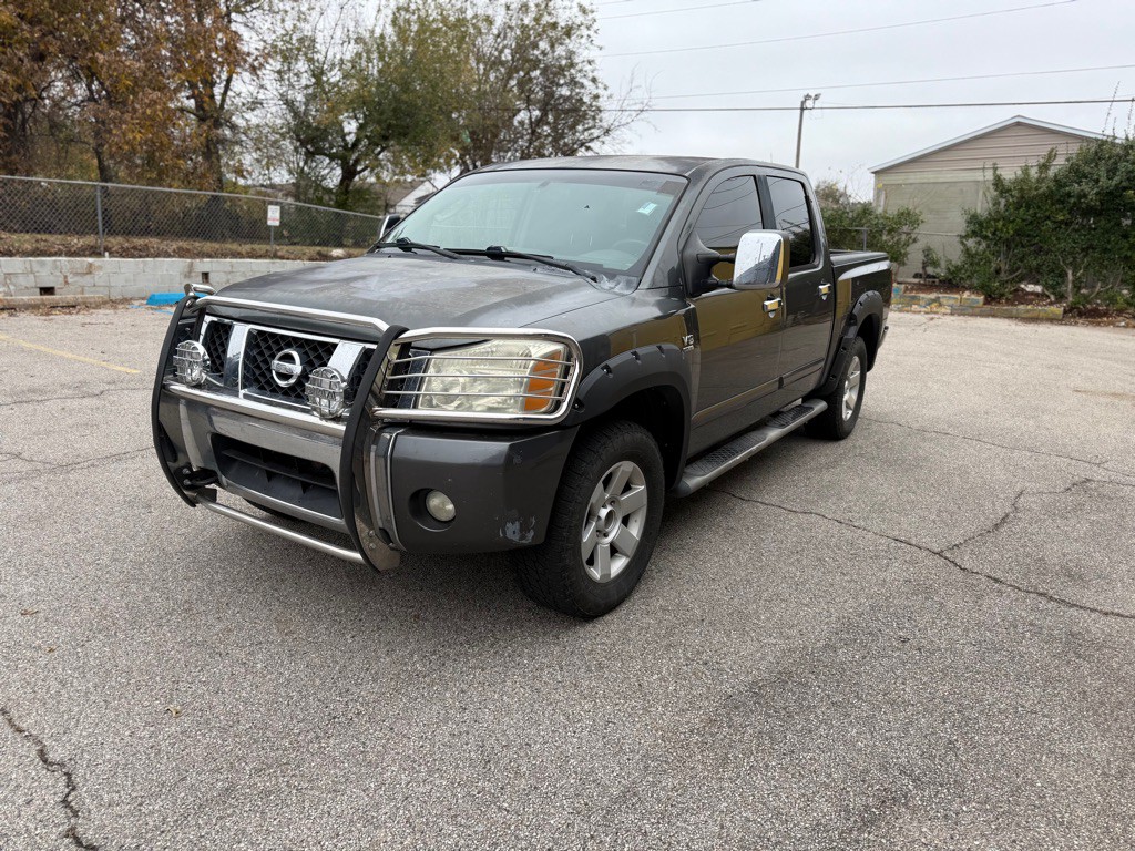 2004 Nissan Titan Image 2