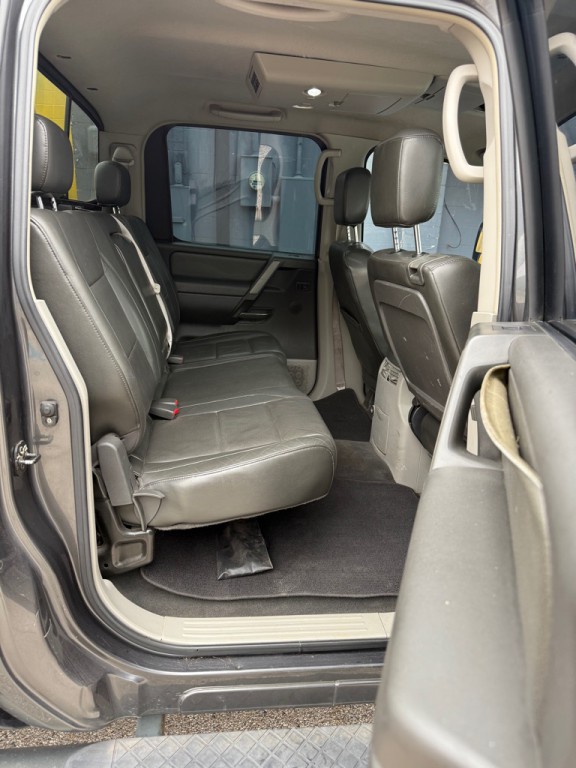 2004 Nissan Titan Image 6