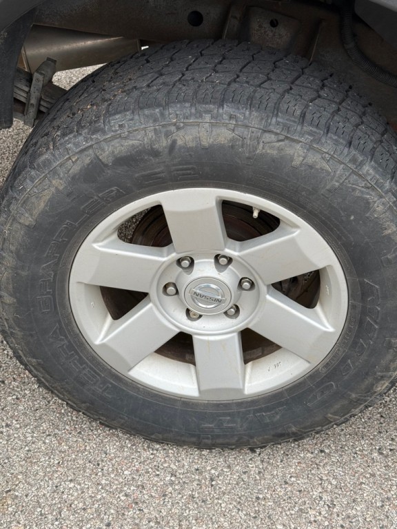 2004 Nissan Titan Image 8