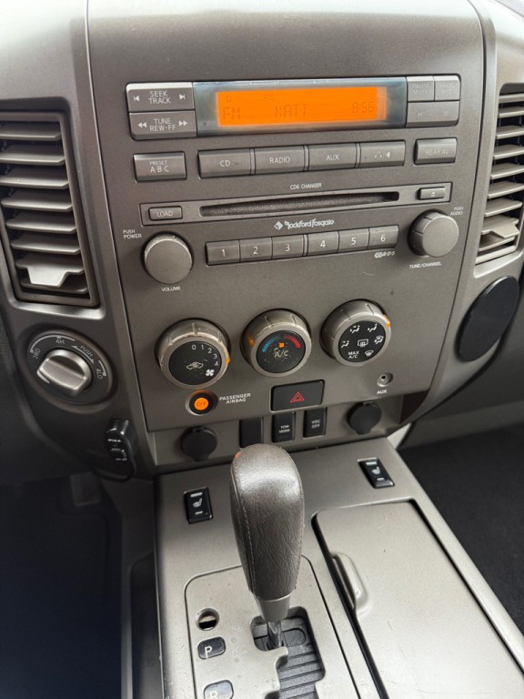 2004 Nissan Titan Image 9