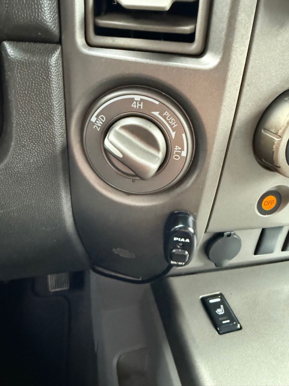 2004 Nissan Titan Image 10