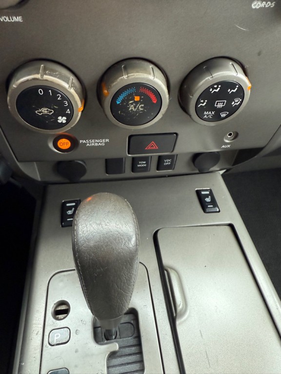 2004 Nissan Titan Image 12