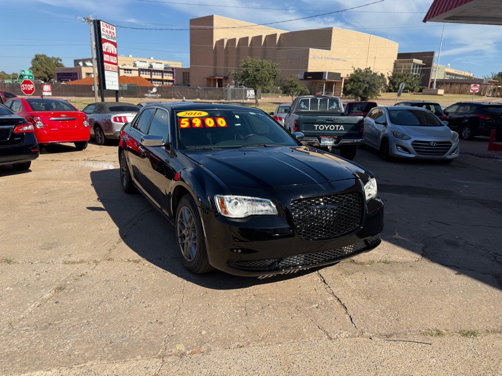 2016 Chrysler 300 Image 1