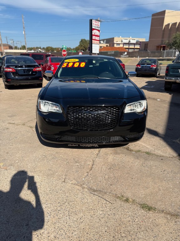 2016 Chrysler 300 Image 2