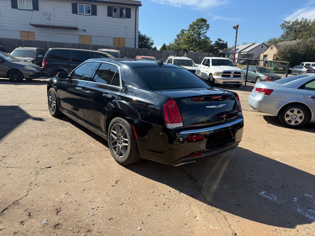 2016 Chrysler 300 Image 4
