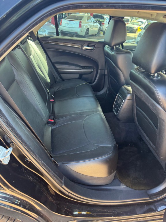 2016 Chrysler 300 Image 6