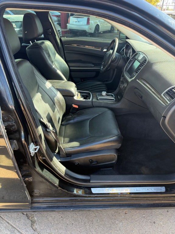 2016 Chrysler 300 Image 8