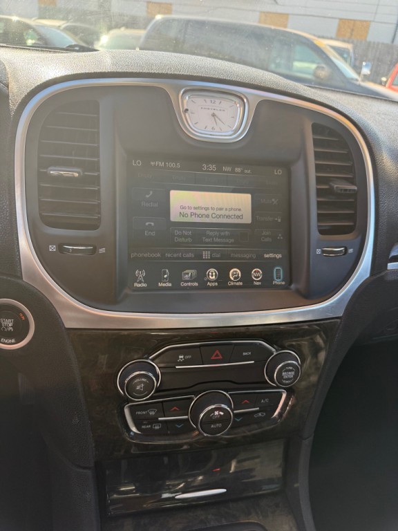 2016 Chrysler 300 Image 10