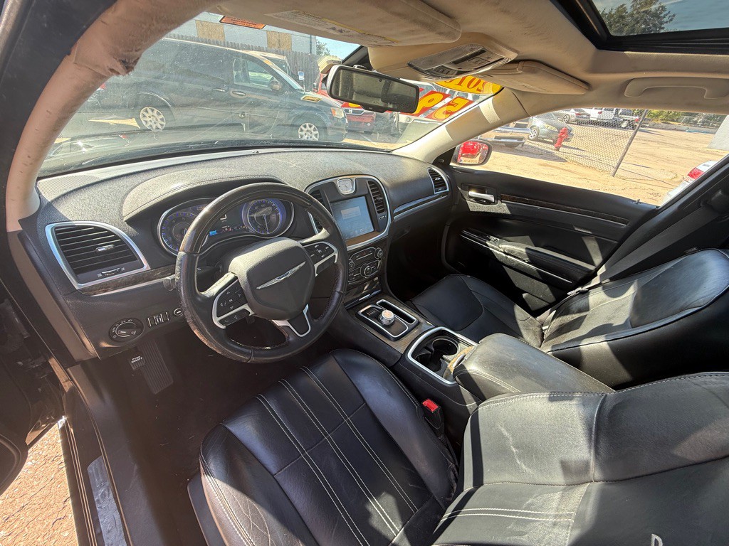2016 Chrysler 300 Image 11