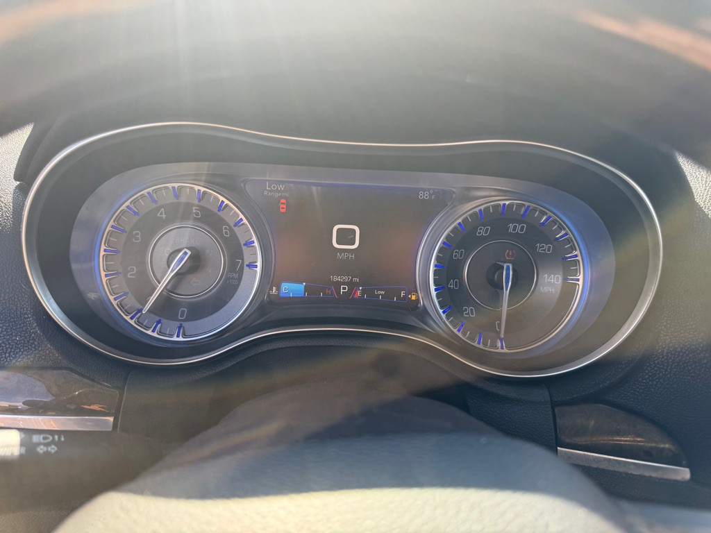 2016 Chrysler 300 Image 14