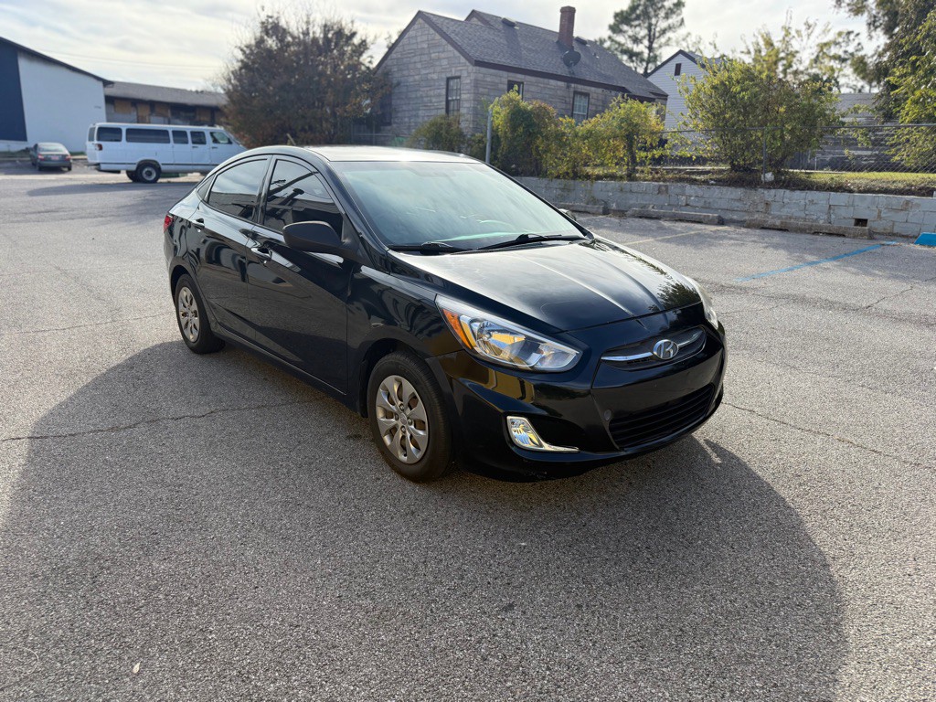 2017 Hyundai Accent Image 3