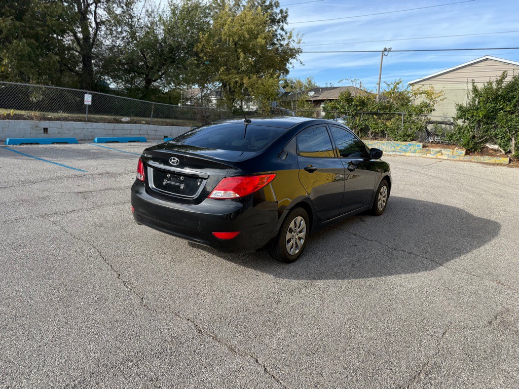 2017 Hyundai Accent Image 4