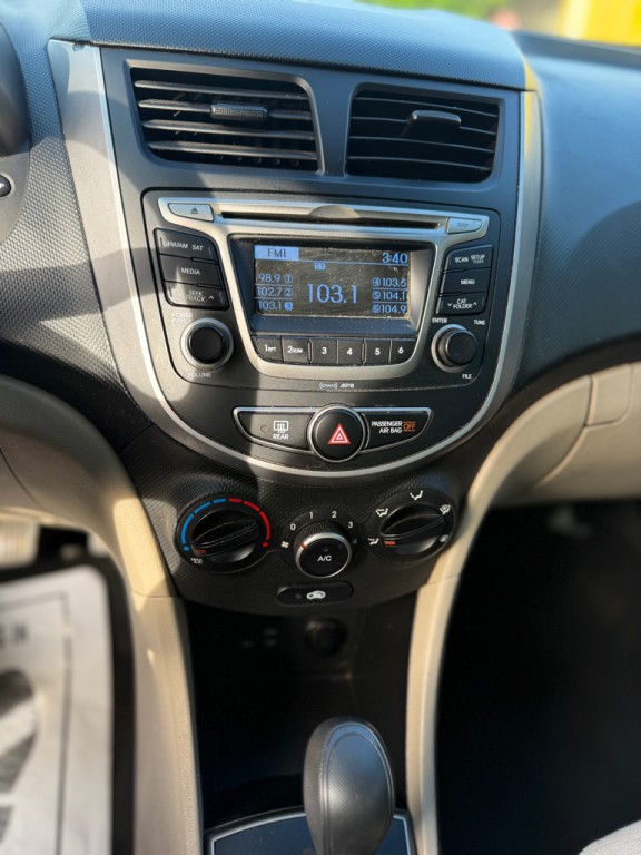 2017 Hyundai Accent Image 9