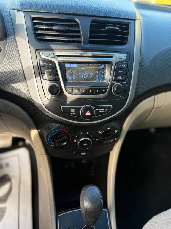 2017 Hyundai Accent Image 10