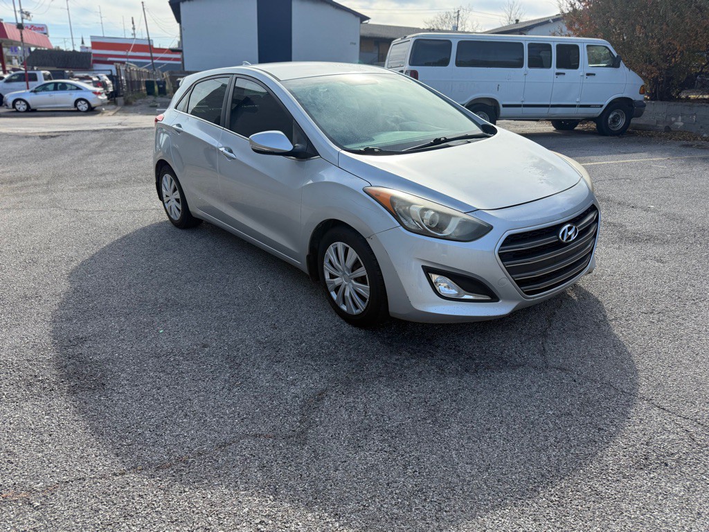 2016 Hyundai Elantra Image 3