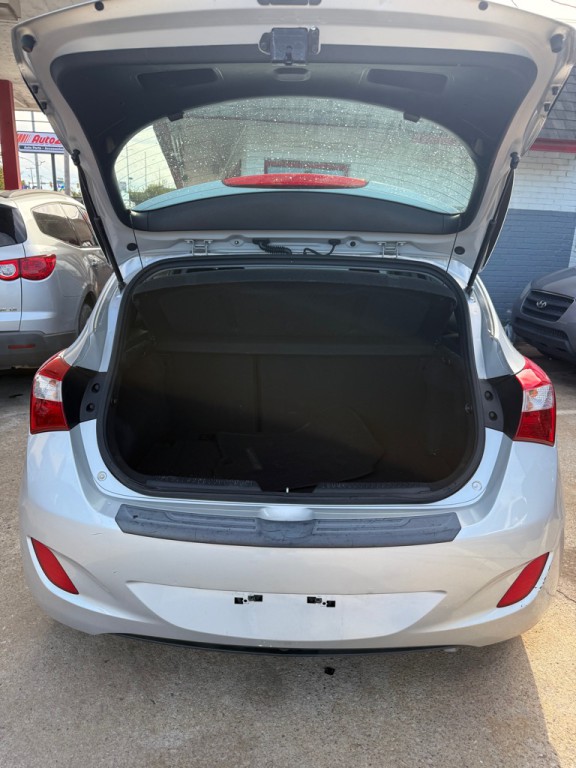 2016 Hyundai Elantra Image 11