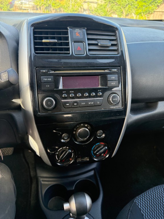 2015 Nissan Versa Image 9