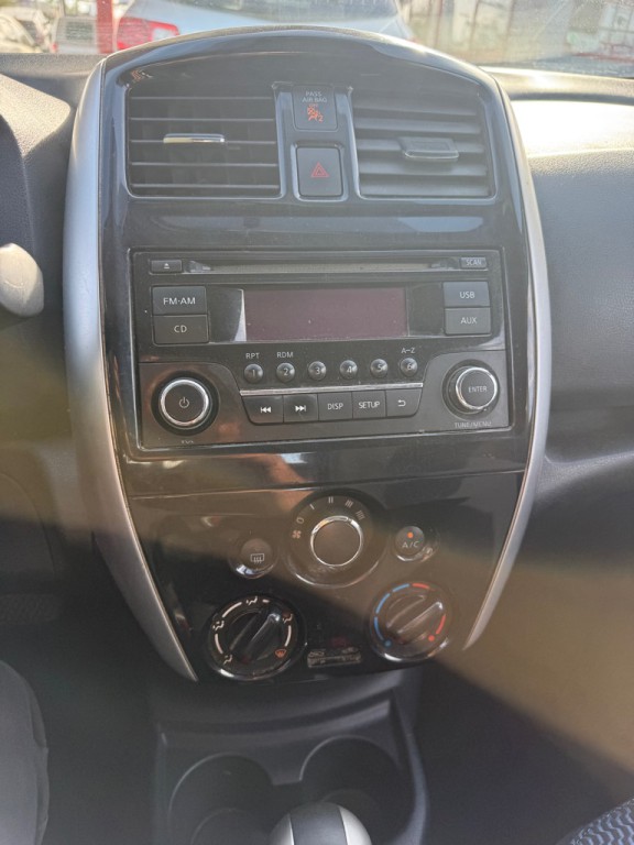 2015 Nissan Versa Image 11