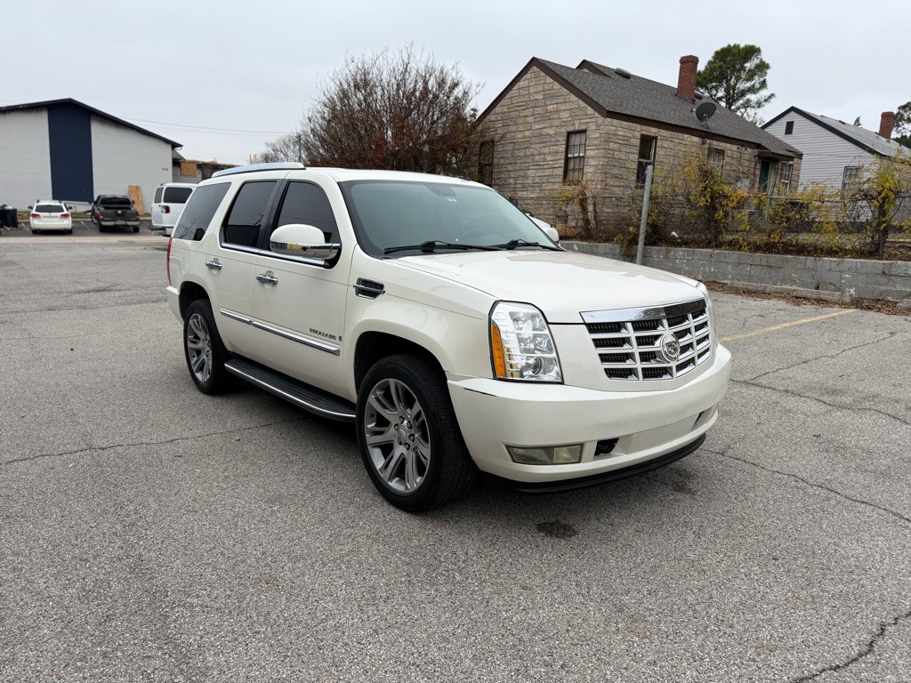 2008 Cadillac Escalade Image 1