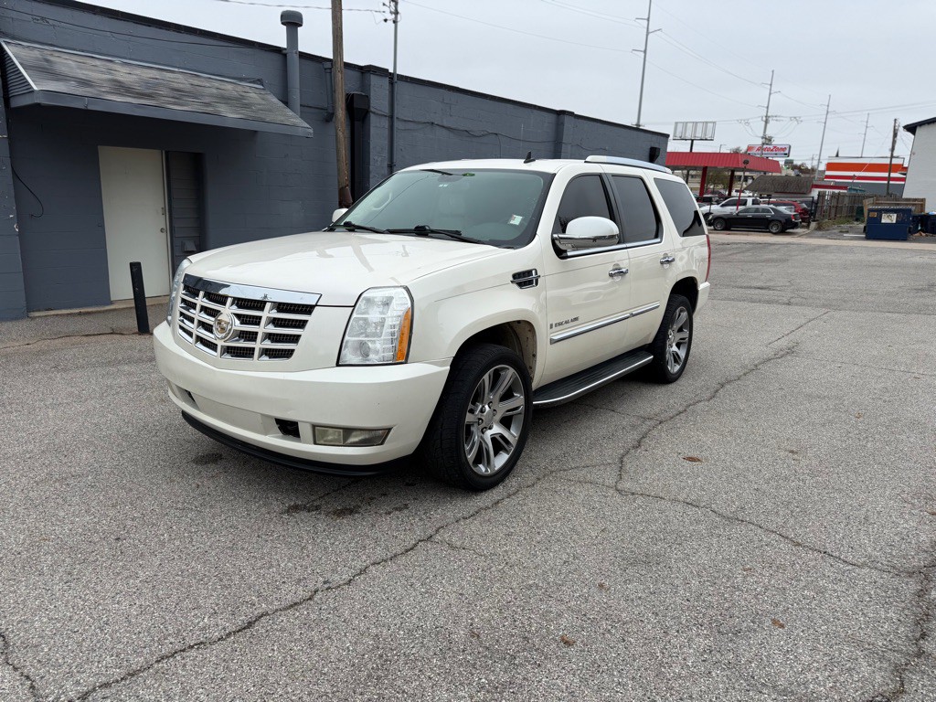 2008 Cadillac Escalade Image 2