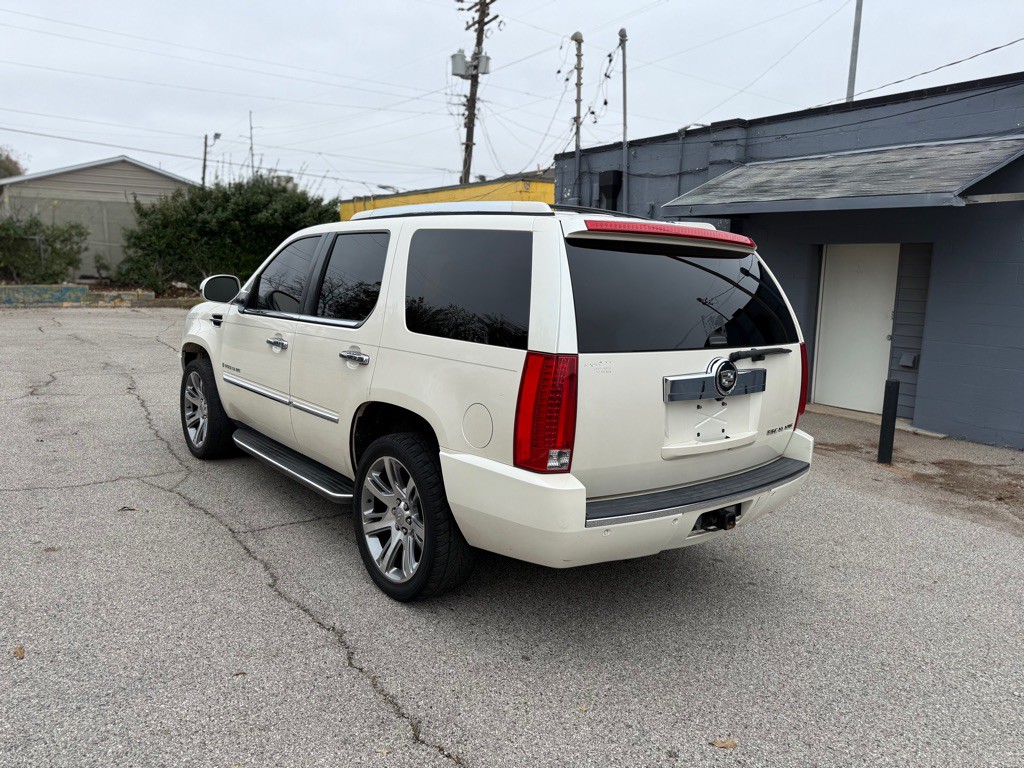 2008 Cadillac Escalade Image 4