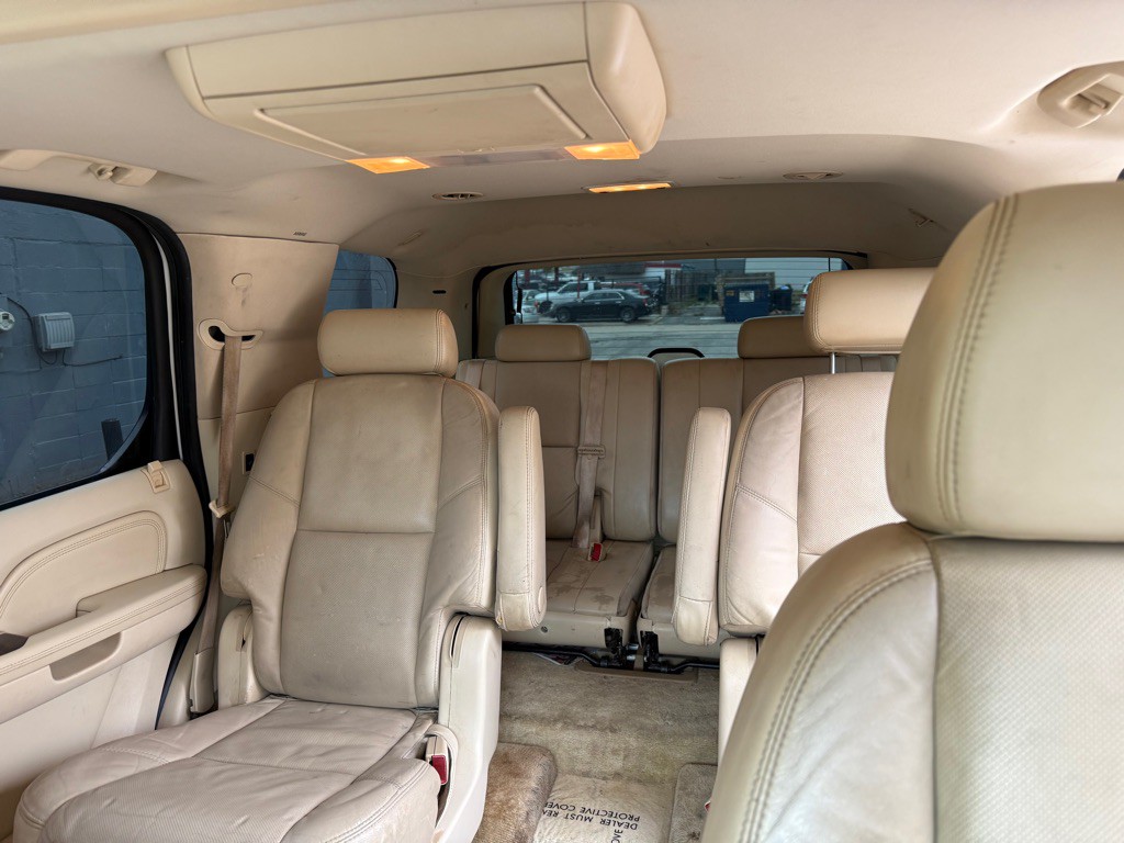 2008 Cadillac Escalade Image 8