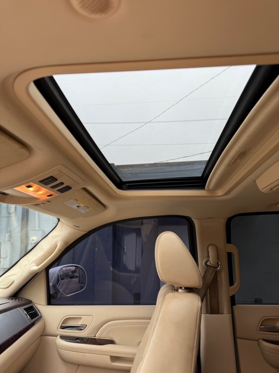 2008 Cadillac Escalade Image 10
