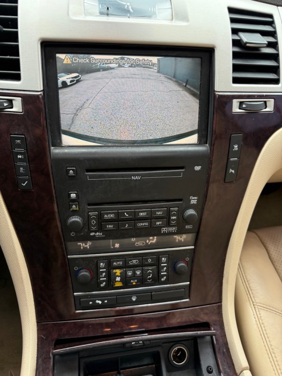 2008 Cadillac Escalade Image 11