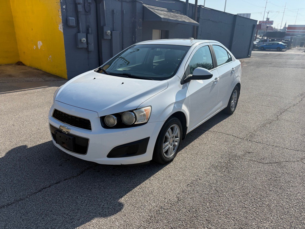 2015 Chevrolet Sonic Image 1