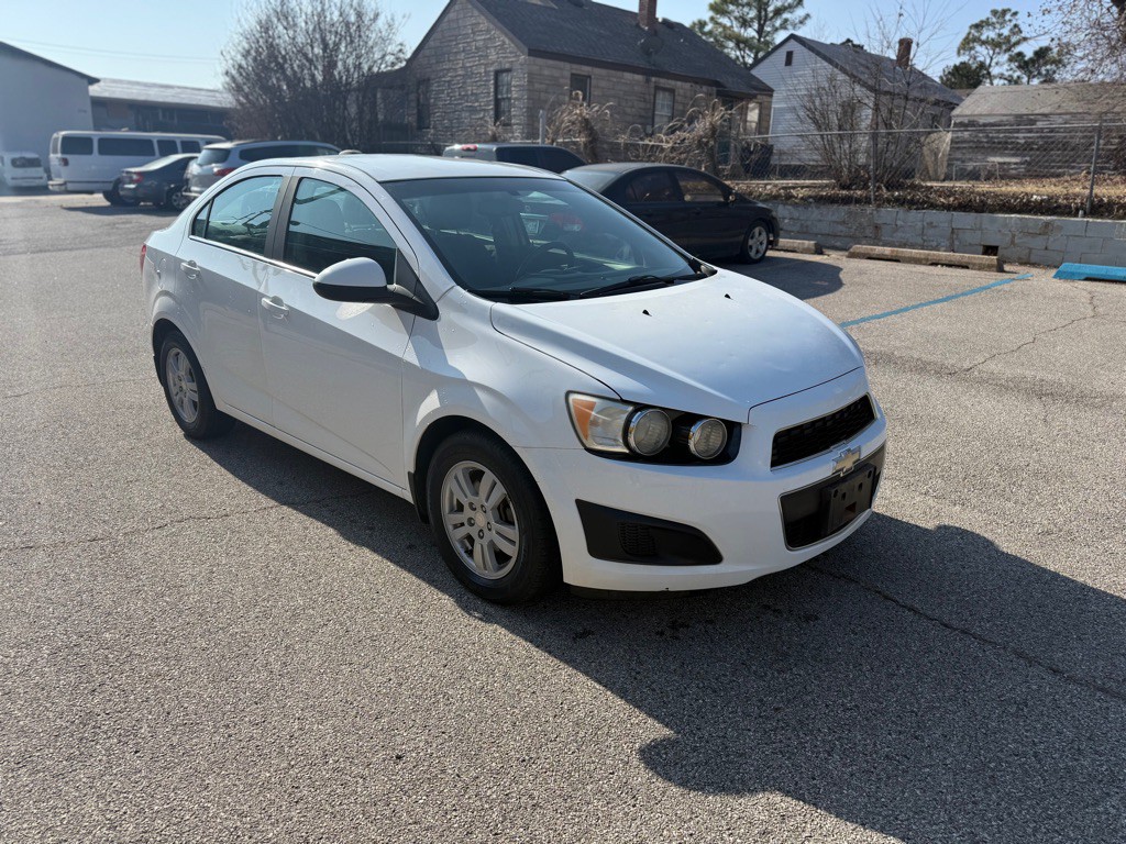 2015 Chevrolet Sonic Image 3