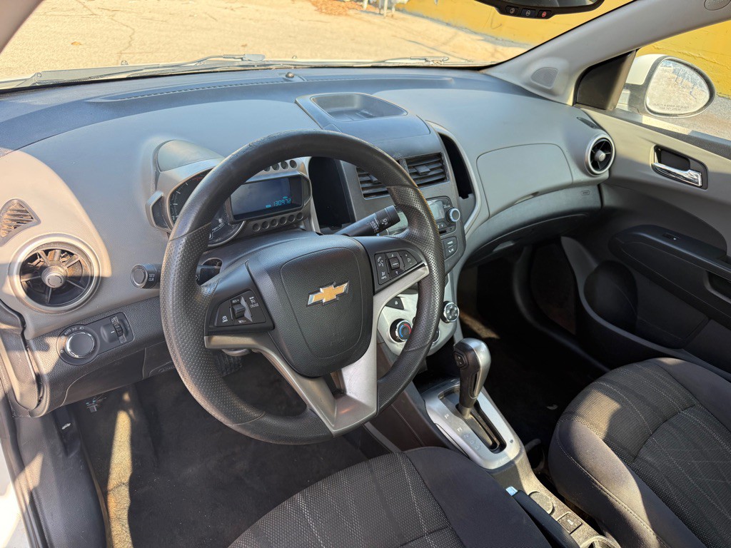 2015 Chevrolet Sonic Image 8