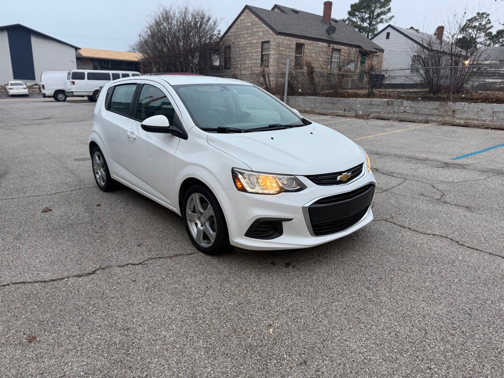 2017 Chevrolet Sonic Image 3