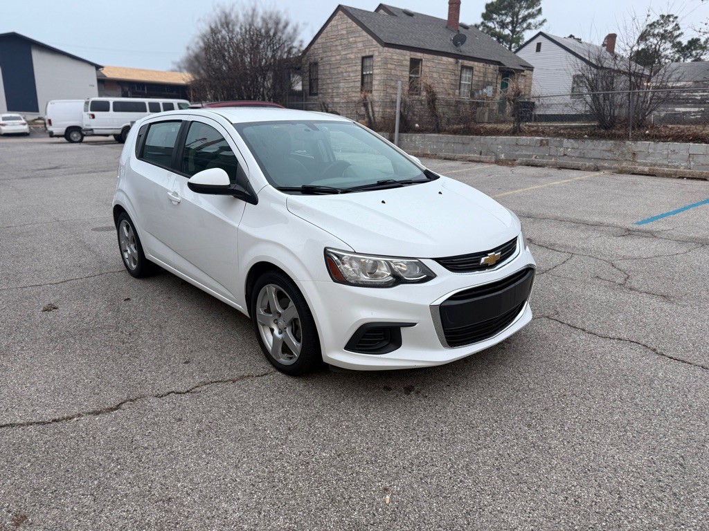 2017 Chevrolet Sonic Image 4