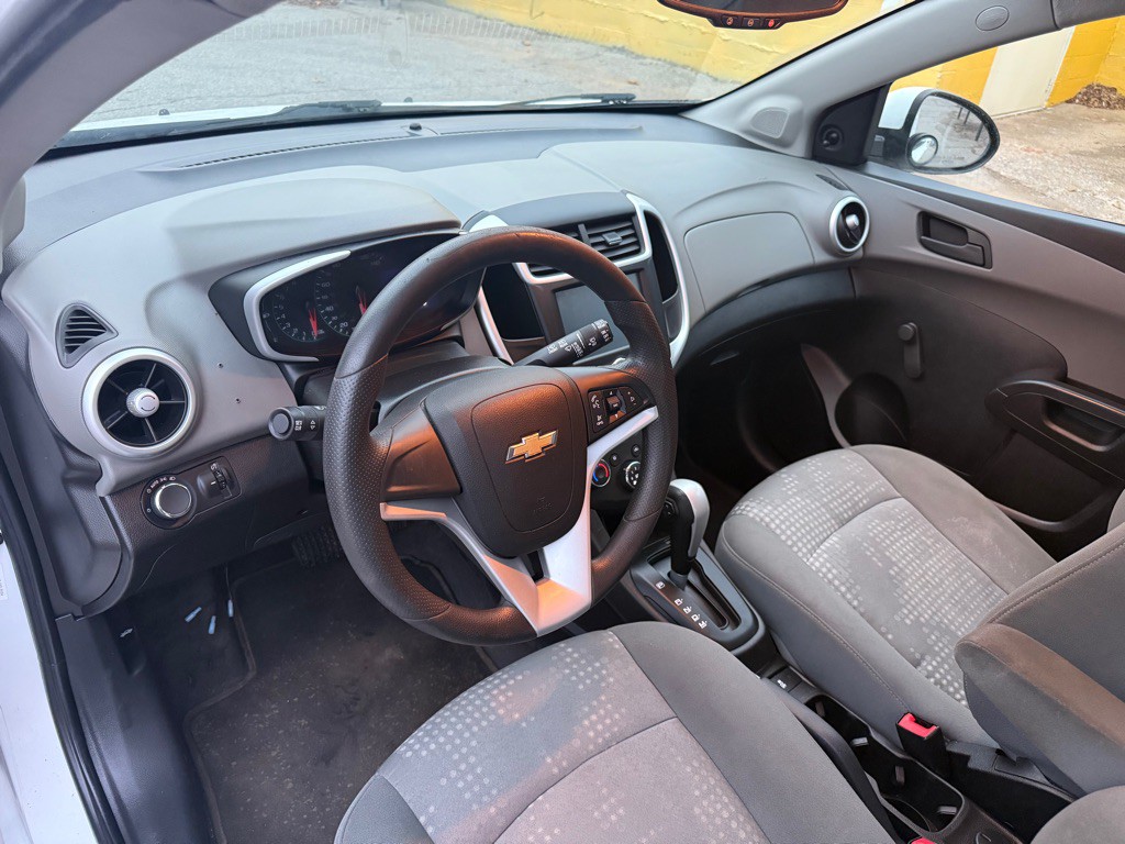 2017 Chevrolet Sonic Image 10