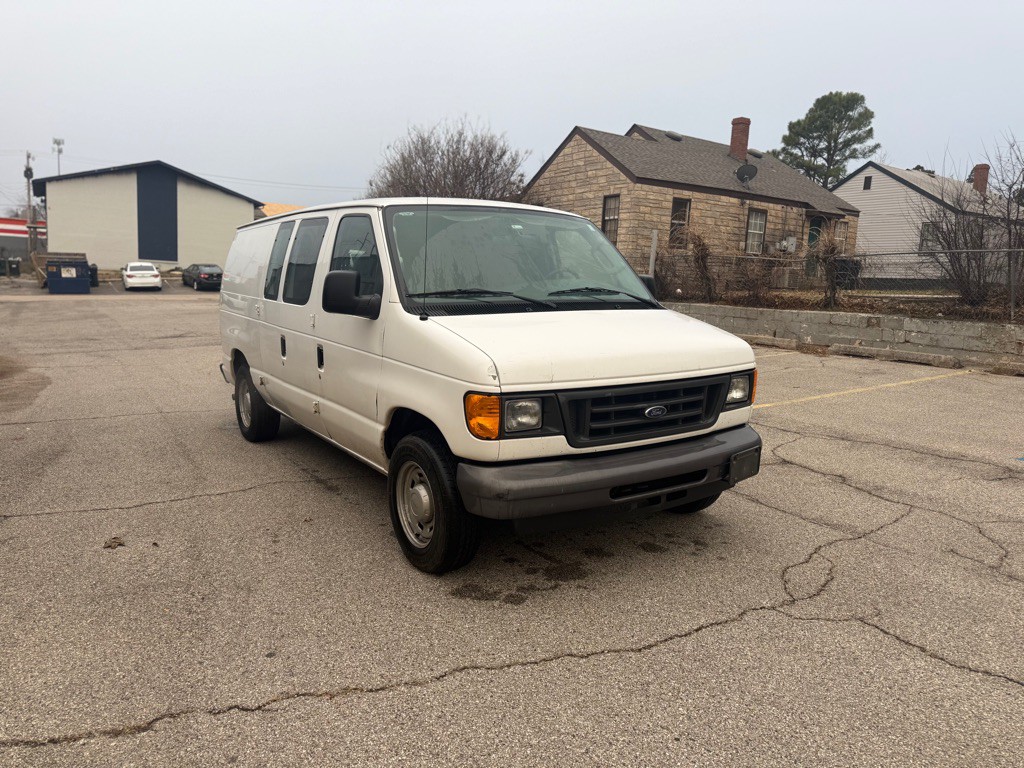 2006 Ford Econoline Image 2