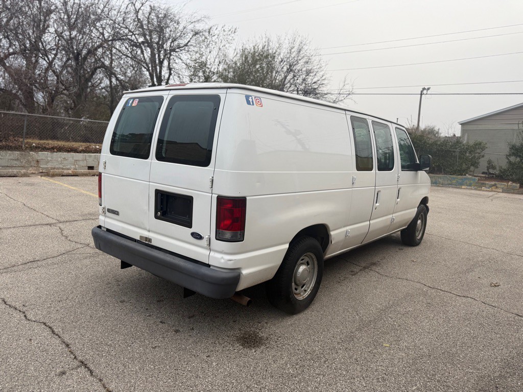 2006 Ford Econoline Image 3