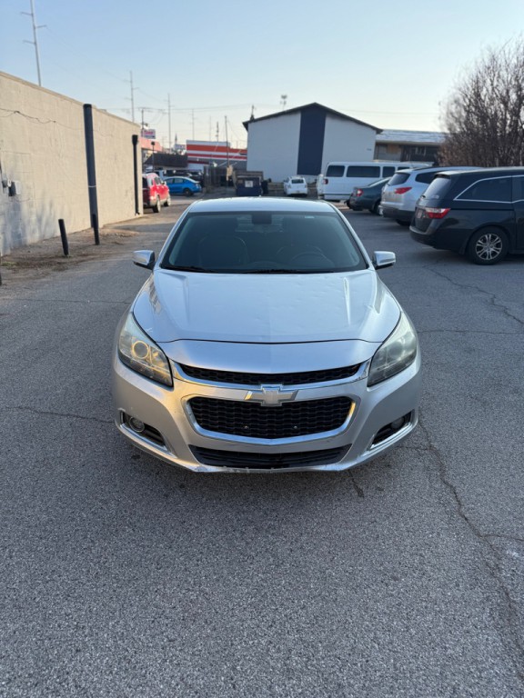 2014 Chevrolet Malibu Image 2