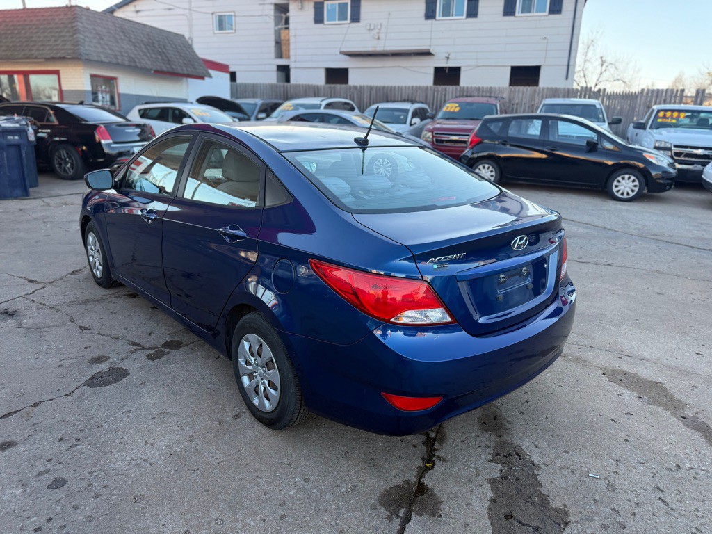 2017 Hyundai Accent Image 4