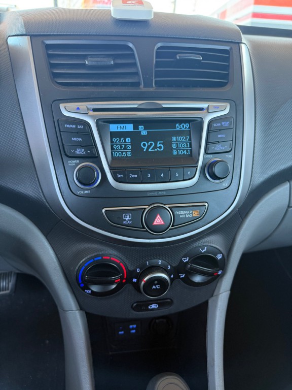 2017 Hyundai Accent Image 10