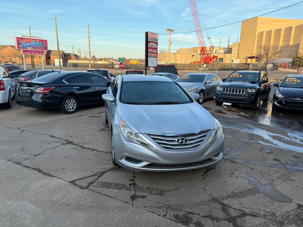2011 Hyundai Sonata Image 2