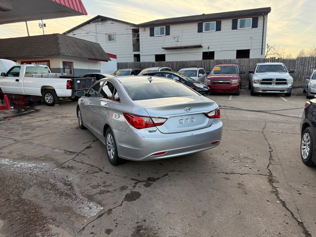 2011 Hyundai Sonata Image 6