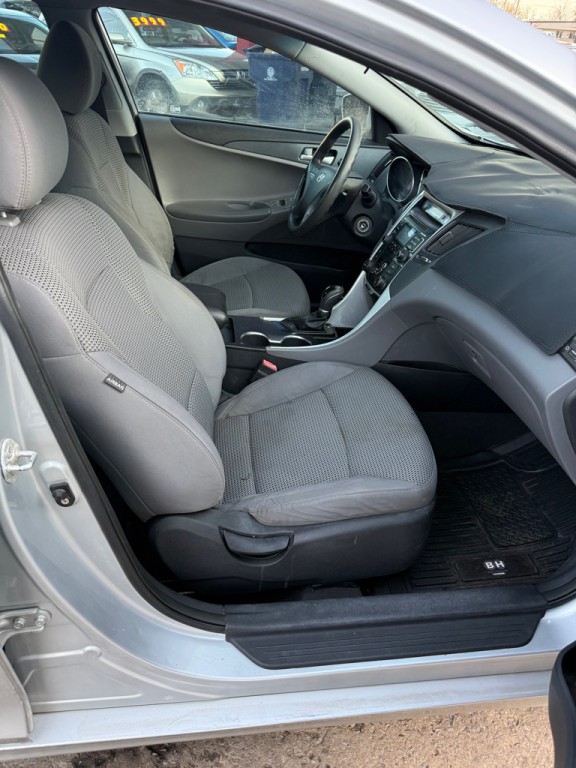 2011 Hyundai Sonata Image 9