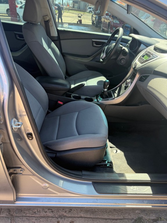 2012 Hyundai Elantra Image 6