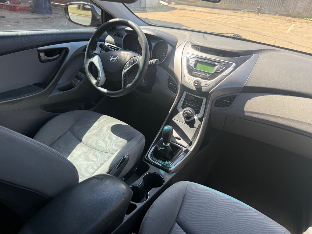2012 Hyundai Elantra Image 8