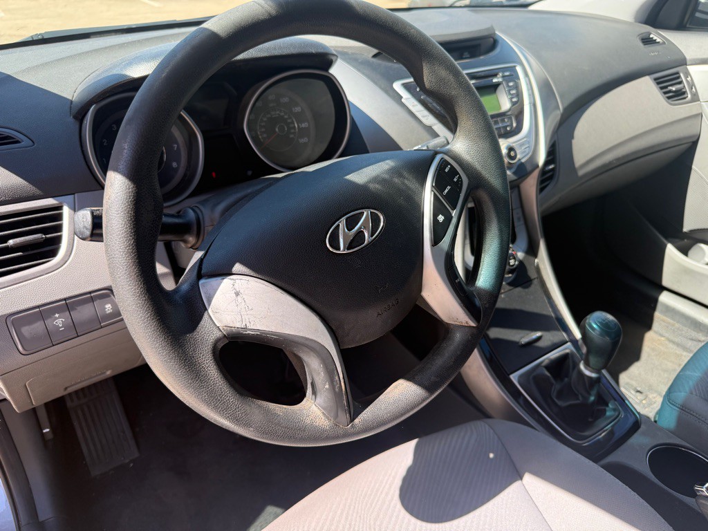 2012 Hyundai Elantra Image 10