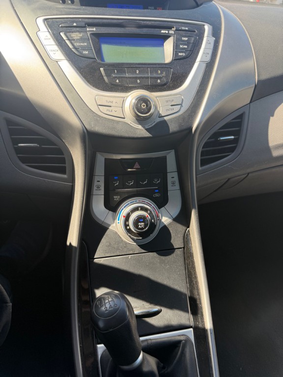 2012 Hyundai Elantra Image 11